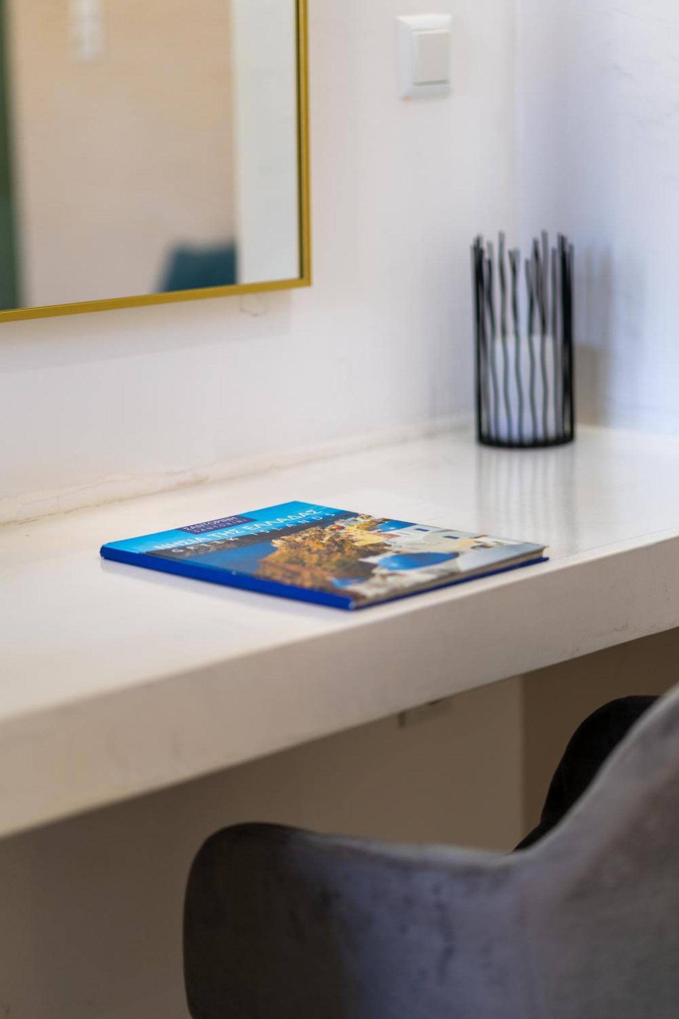 Oasis Suites Fira Fira (Santorini) Bagian luar foto