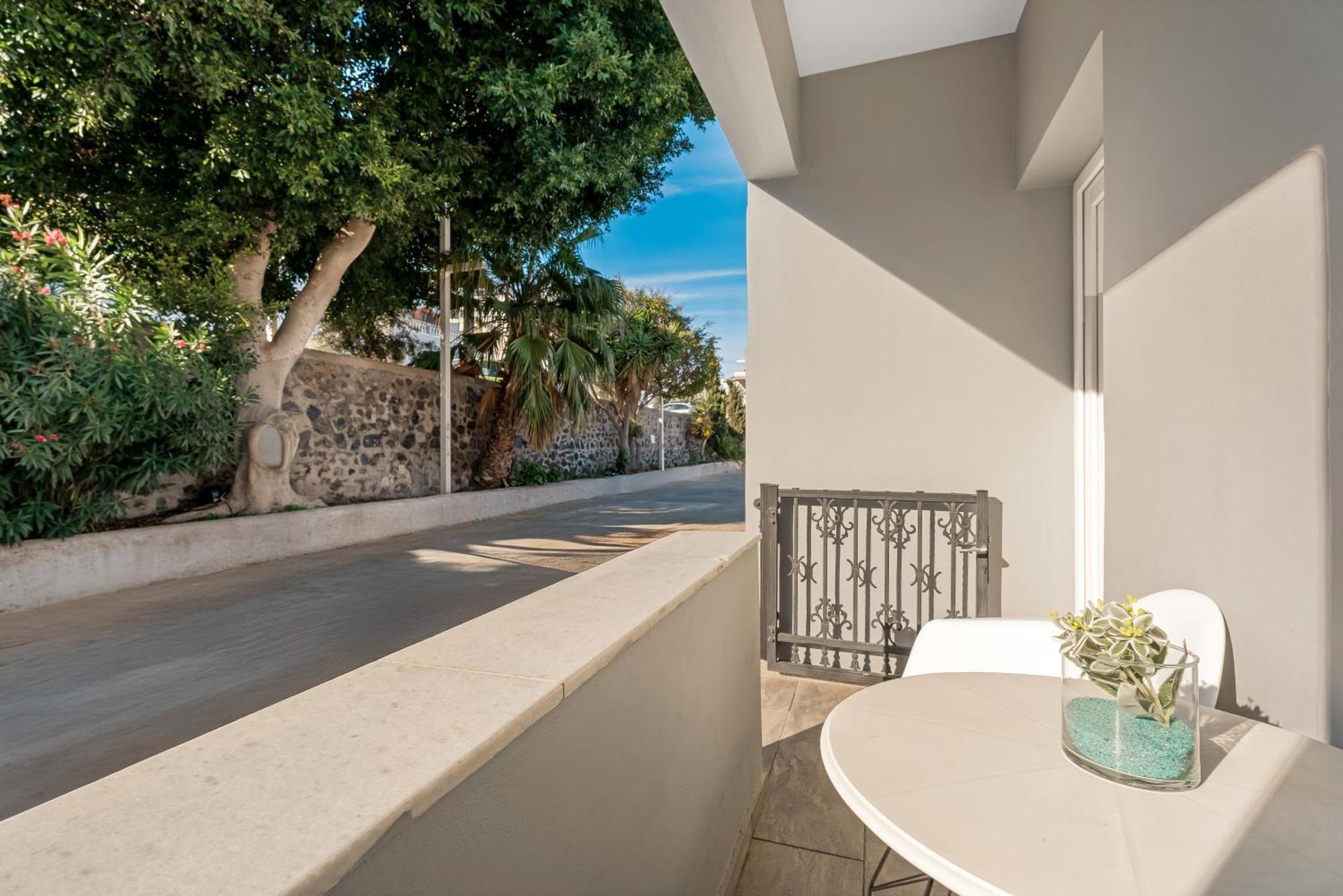 Oasis Suites Fira Fira (Santorini) Bagian luar foto